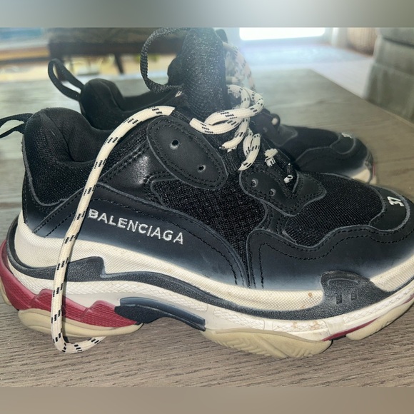 Balenciaga Sneakers barley worn want to get rid of them - SOLES REMOVED - Picture 3 of 7